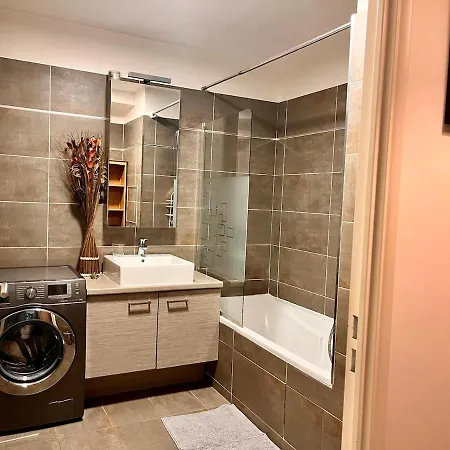 La Defense Panoramic Terrace And Parking * Courbevoie